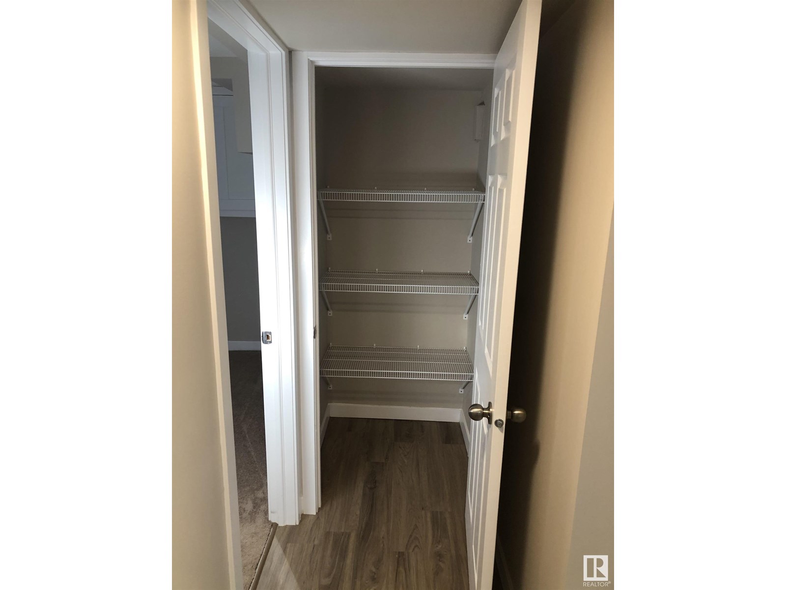 Photo 17 of 7227 152 A Av Nw, Edmonton AB