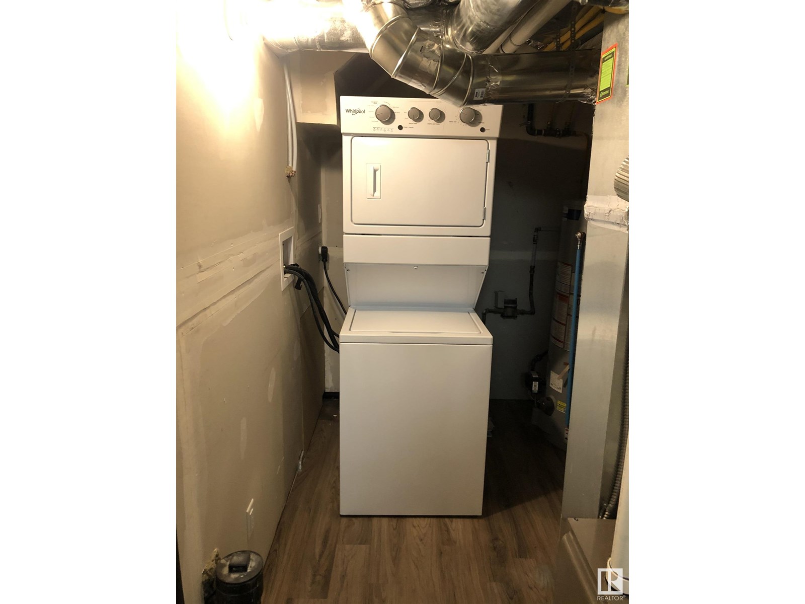 Photo 4 of 7227 152 A Av Nw, Edmonton AB