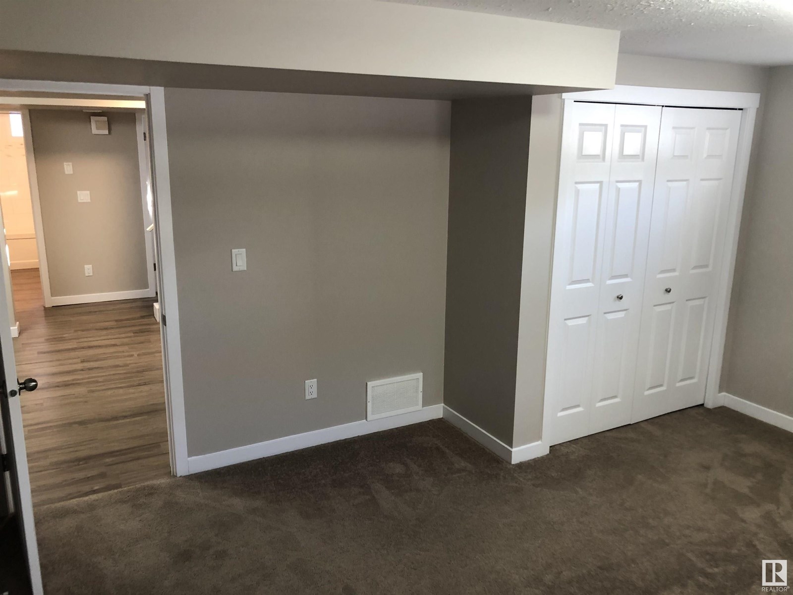 Photo 5 of 7227 152 A Av Nw, Edmonton AB