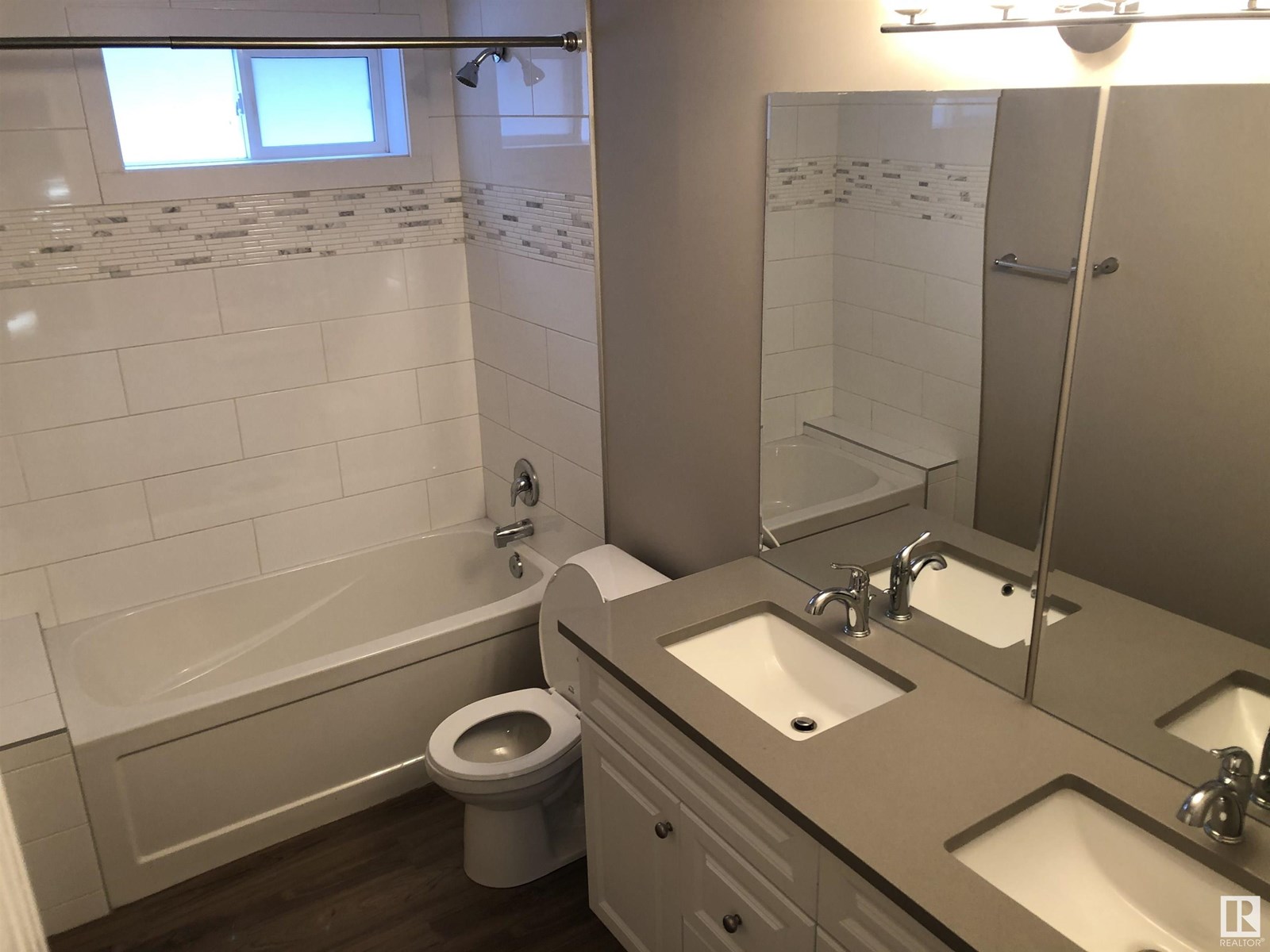 Photo 8 of 7227 152 A Av Nw, Edmonton AB