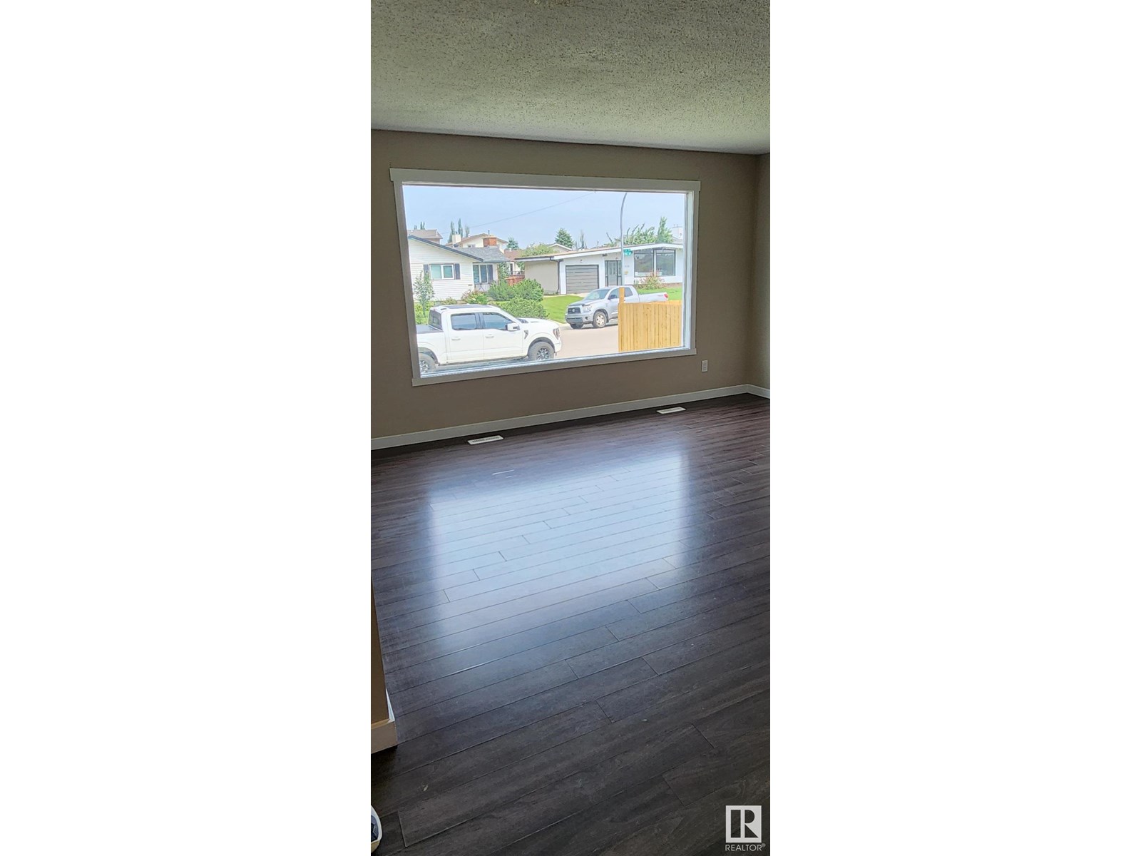 Photo 3 of 7227 152 A Av Nw, Edmonton AB