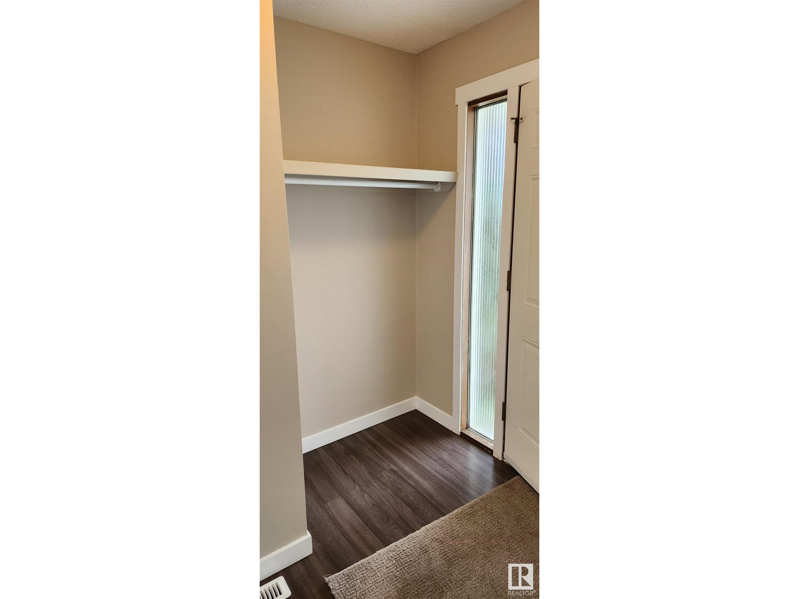 Photo 16 of 7227 152 A Av Nw, Edmonton AB