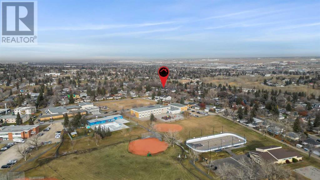 Single Family House for Sale in  Hartford Road NW Highwood Calgary 