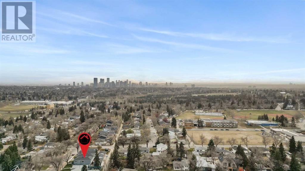 Single Family House for Sale in  Hartford Road NW Highwood Calgary 