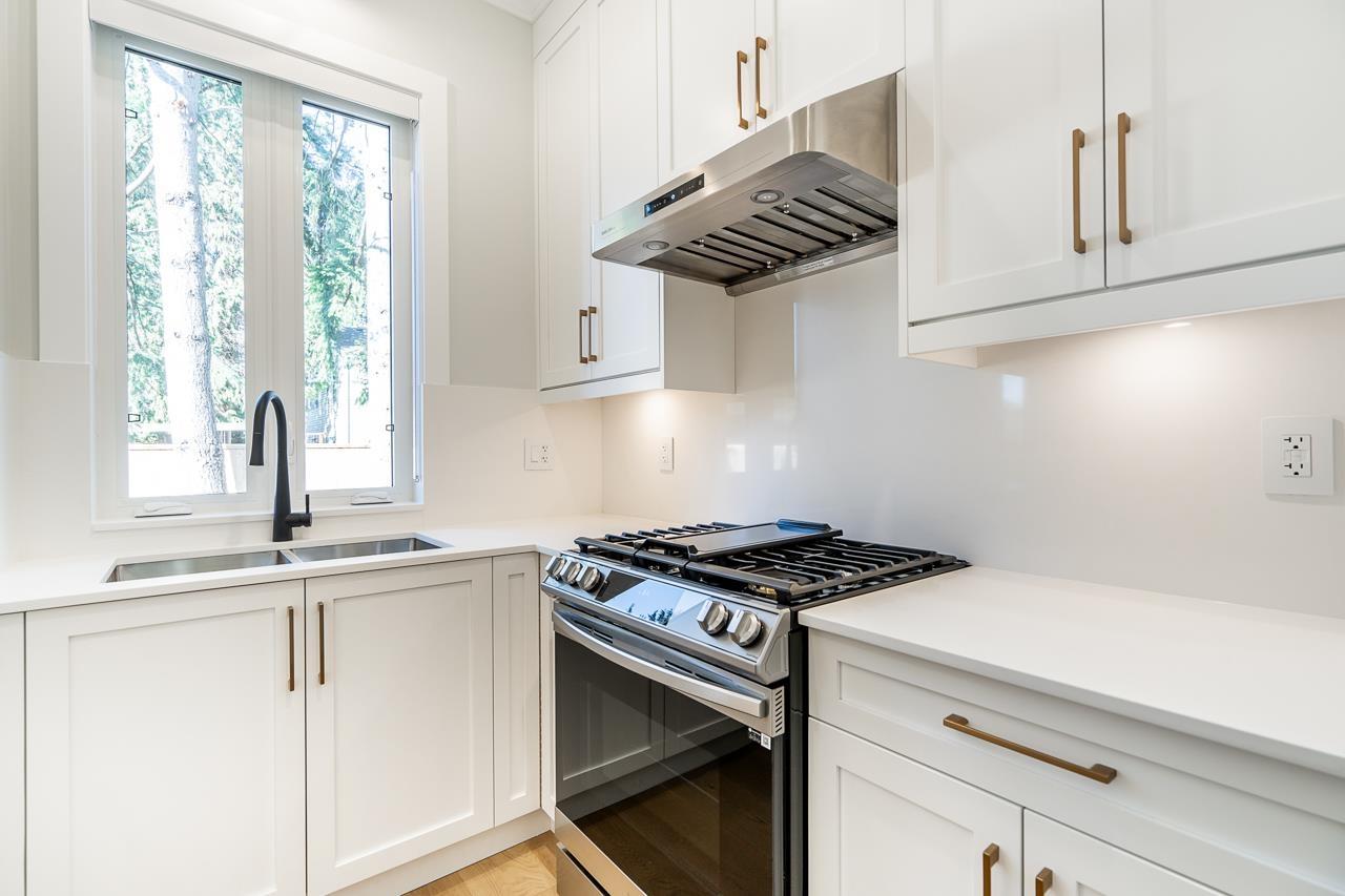 Photo 16 of 12719 25 Avenue, Surrey BC