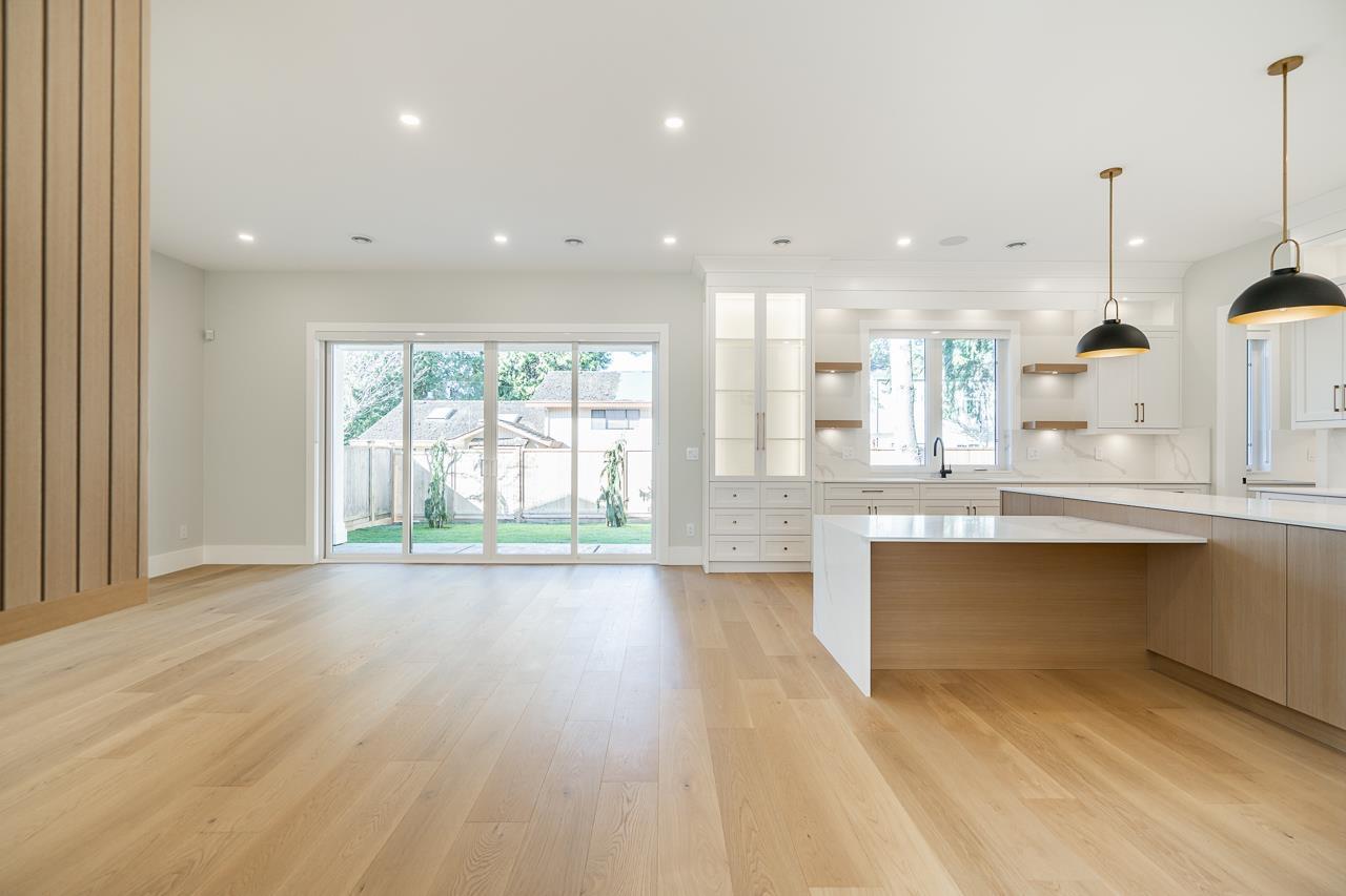 Photo 8 of 12719 25 Avenue, Surrey BC