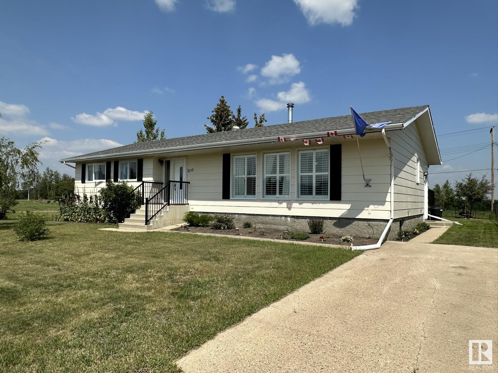 Photo 31 of 5210 54 Av, Andrew AB