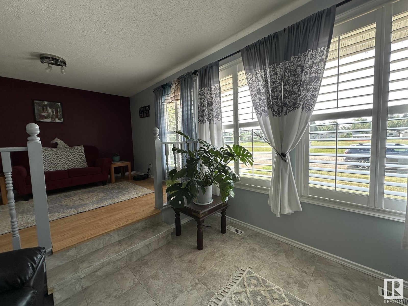 Photo 5 of 5210 54 Av, Andrew AB