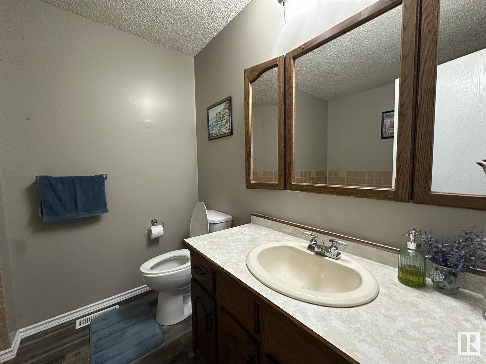 Photo 12 of 5210 54 Av, Andrew AB