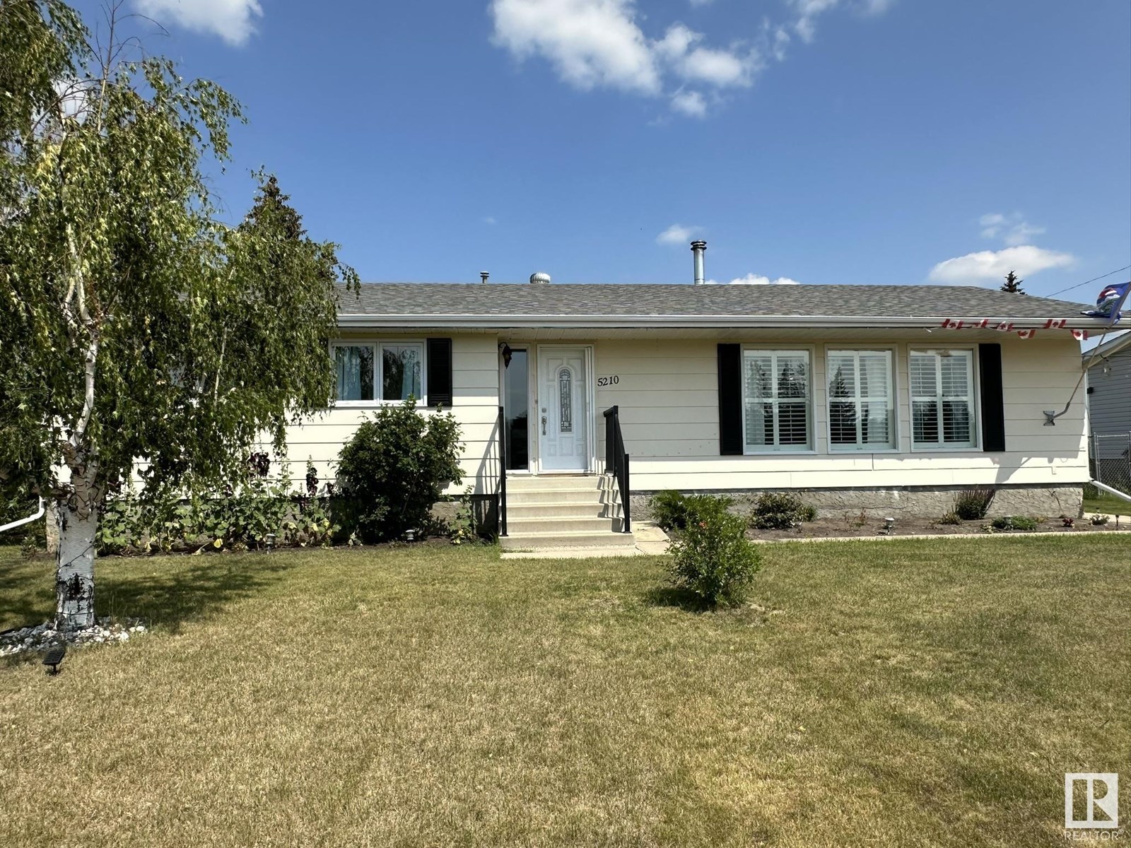Photo 13 of 5210 54 Av, Andrew AB