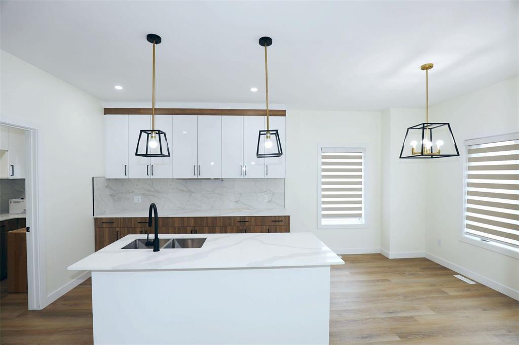Photo 5 of 1028 Vaughan Avenue, Selkirk MB