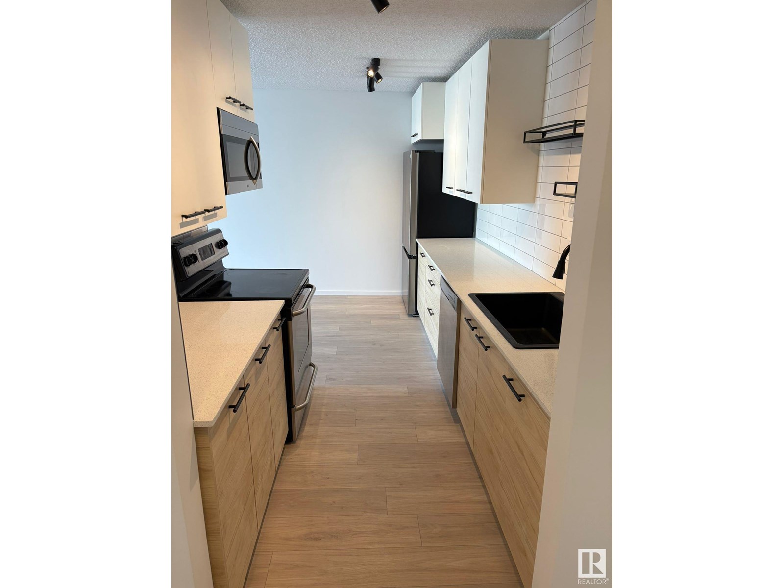 Photo 3 of 302 10615 110 St Nw, Edmonton AB