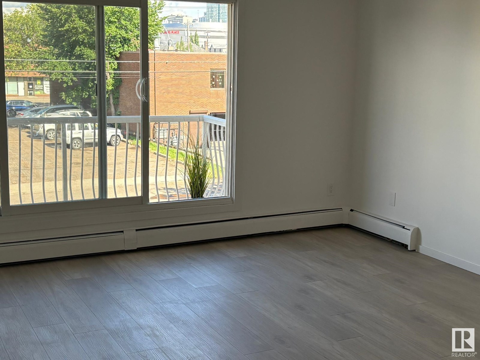 Photo 11 of 302 10615 110 St Nw, Edmonton AB
