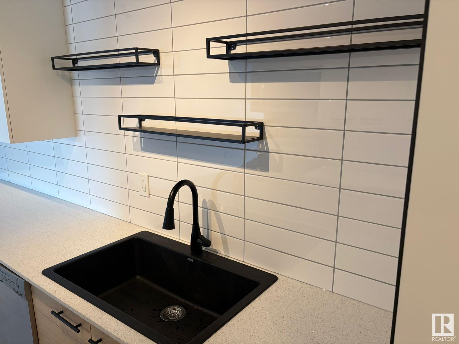 Photo 2 of 302 10615 110 St Nw, Edmonton AB