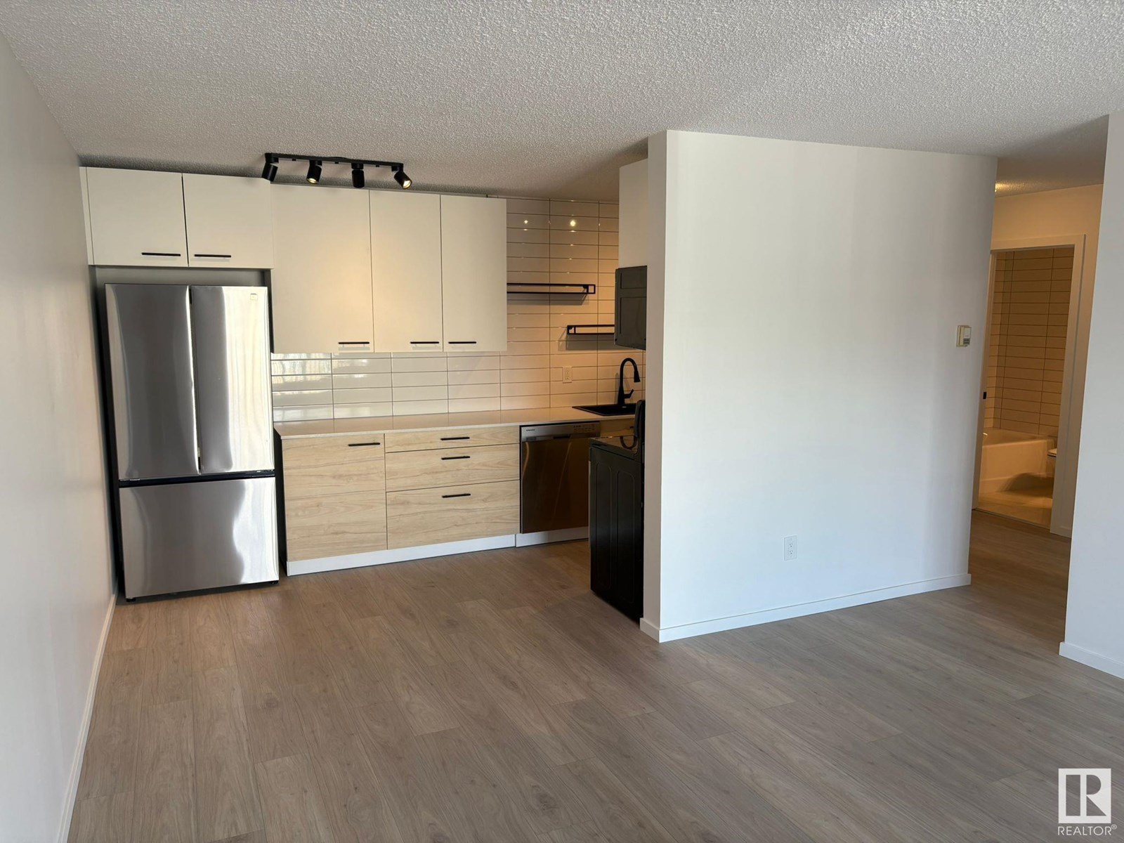 Photo 10 of 302 10615 110 St Nw, Edmonton AB