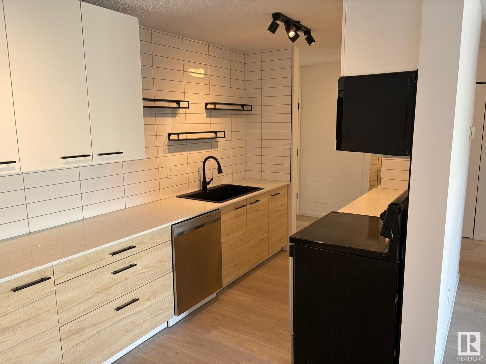 Photo 1 of 302 10615 110 St Nw, Edmonton AB