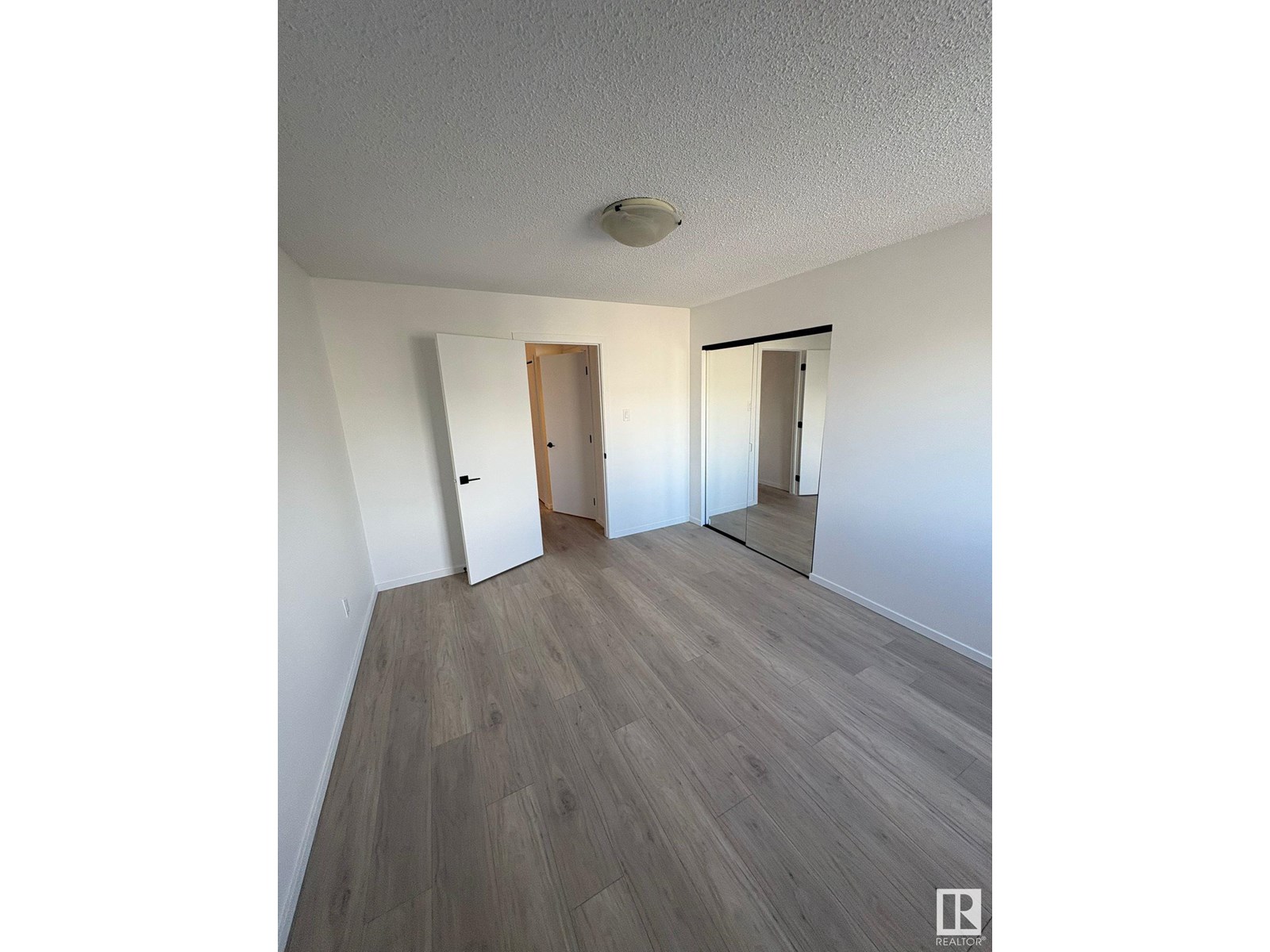 Photo 7 of 302 10615 110 St Nw, Edmonton AB
