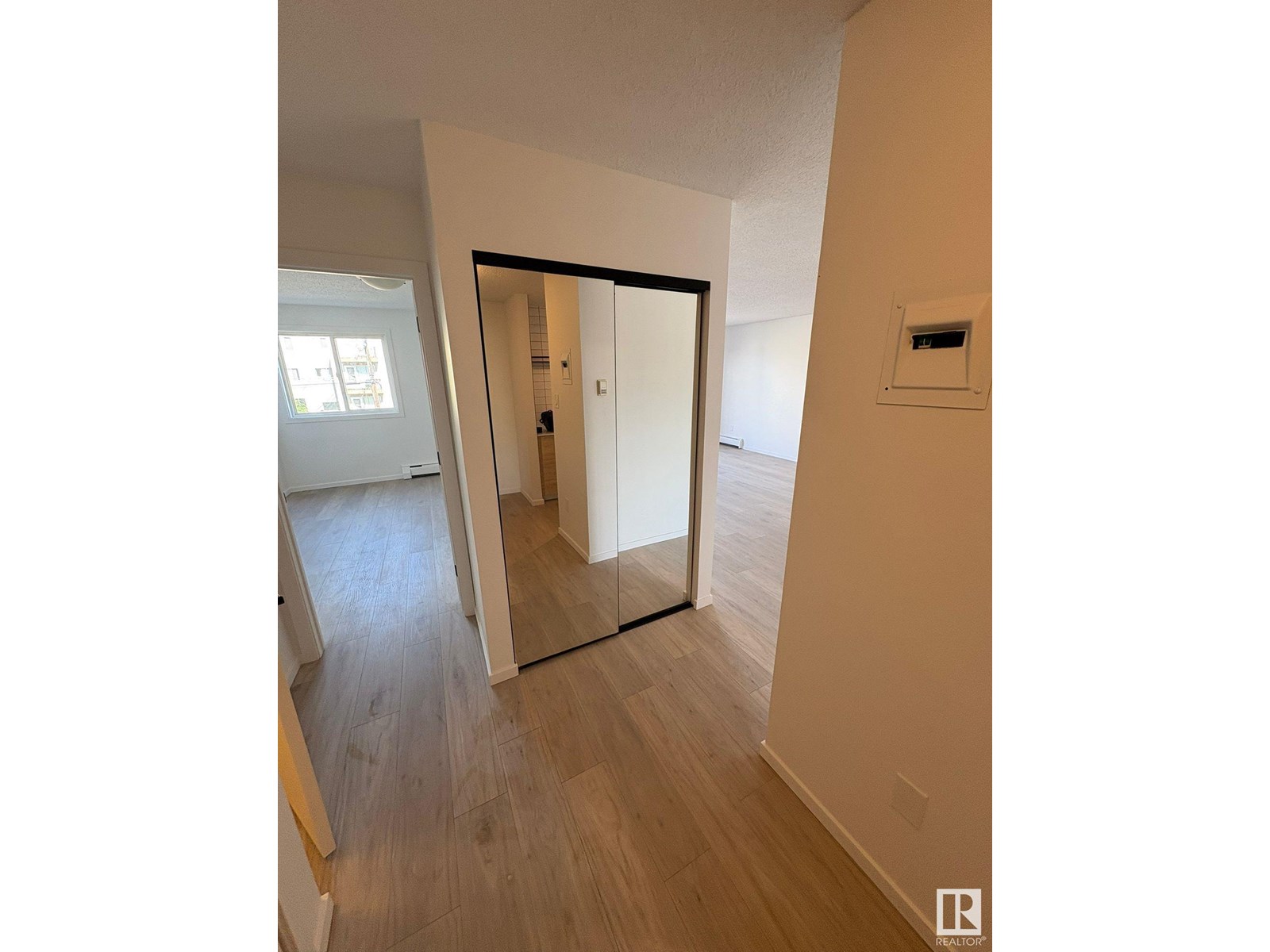 Photo 9 of 302 10615 110 St Nw, Edmonton AB
