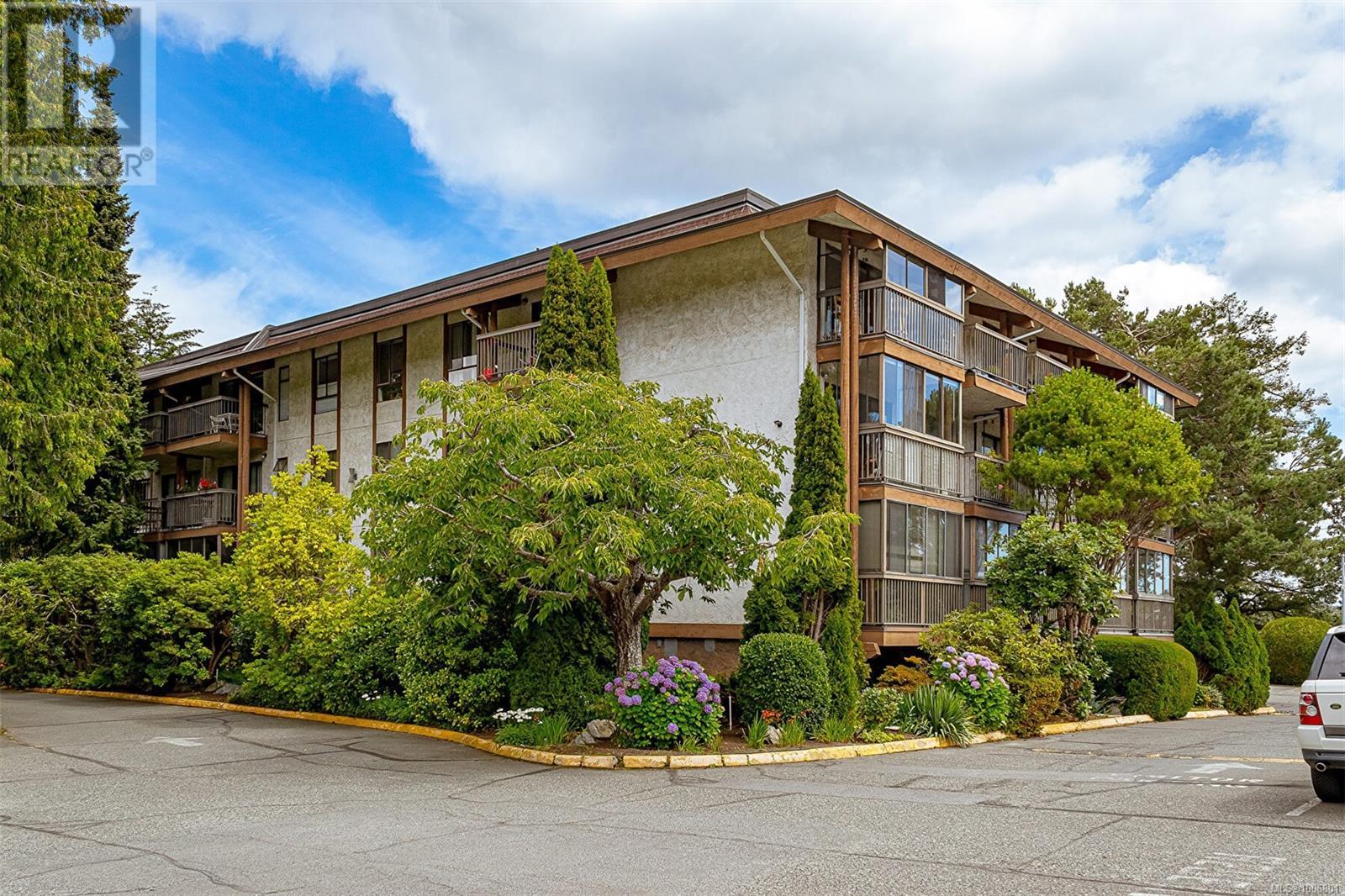 Photo 12 of 310 1009 Mckenzie Ave, Saanich BC