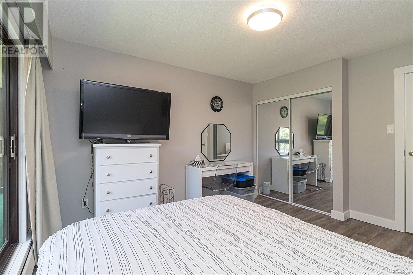 Photo 10 of 310 1009 Mckenzie Ave, Saanich BC