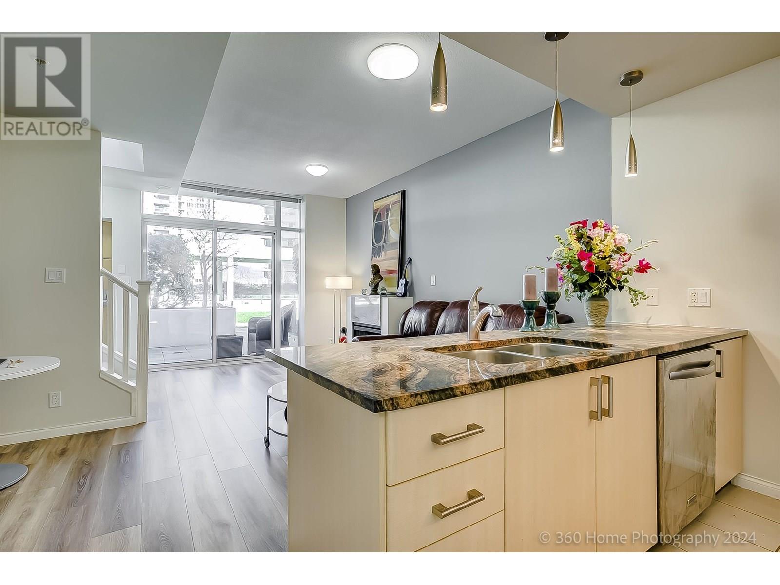 303 1211 MELVILLE STREET, Vancouver