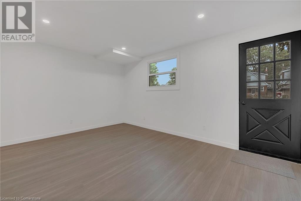 Photo 3 of 20 Crosthwaite Avenue N, Hamilton ON