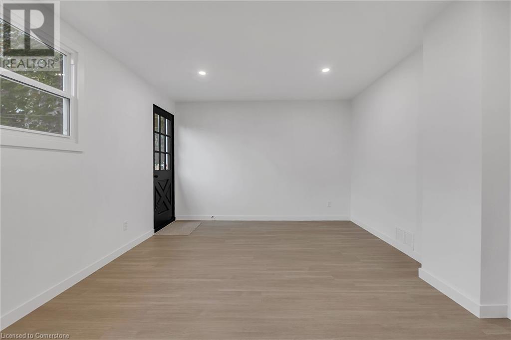 Photo 17 of 20 Crosthwaite Avenue N, Hamilton ON