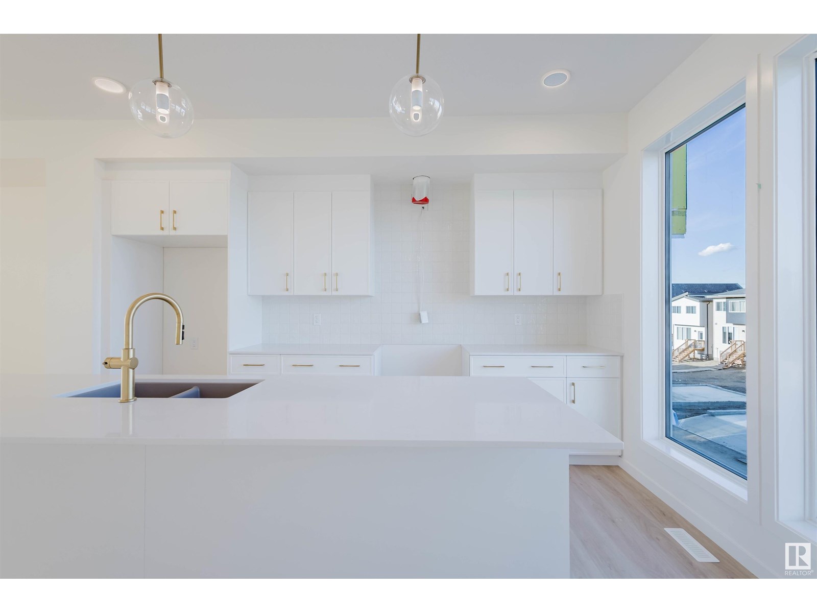 Photo 9 of 463 33 St Sw, Edmonton AB