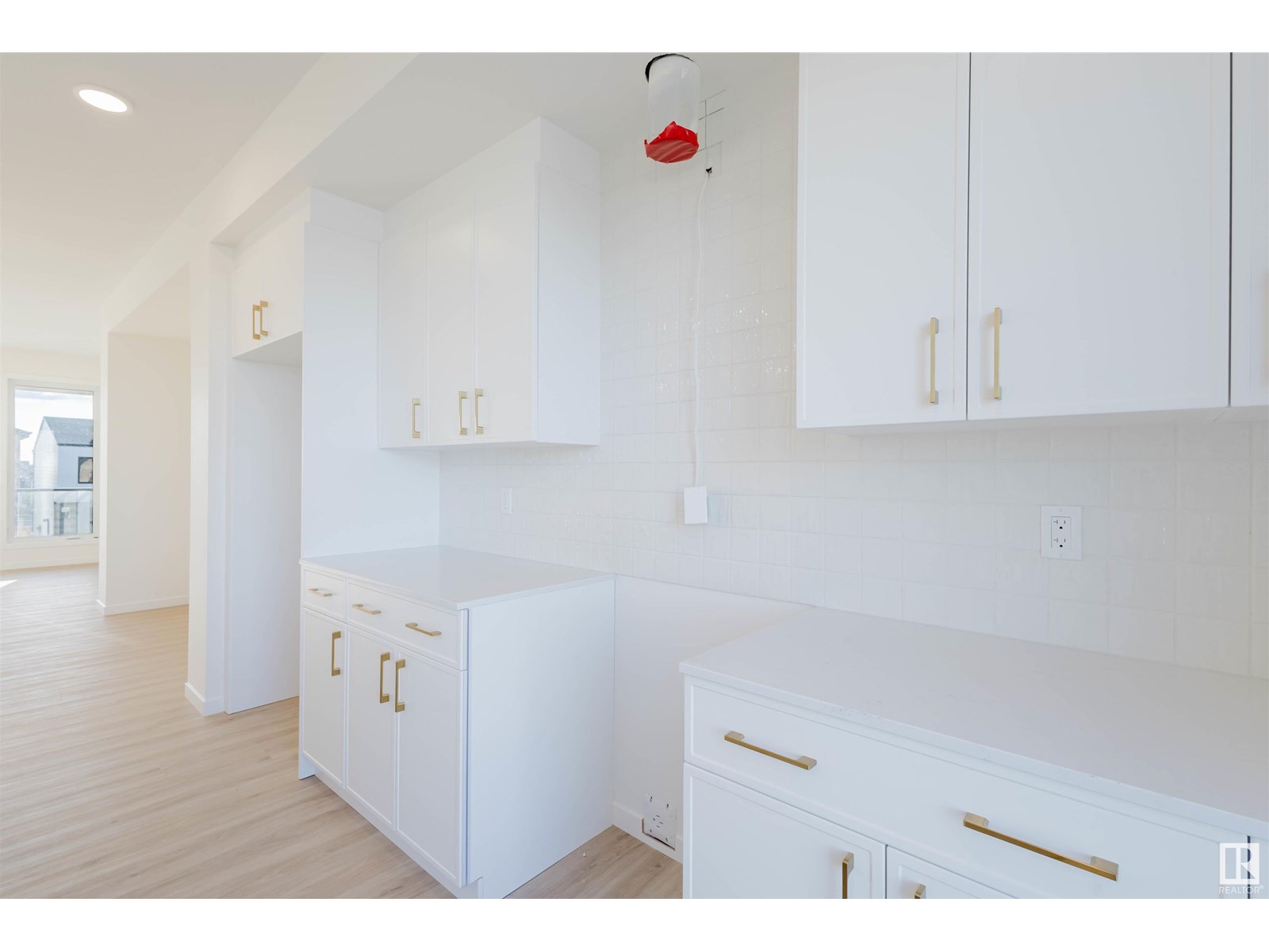 Photo 10 of 463 33 St Sw, Edmonton AB
