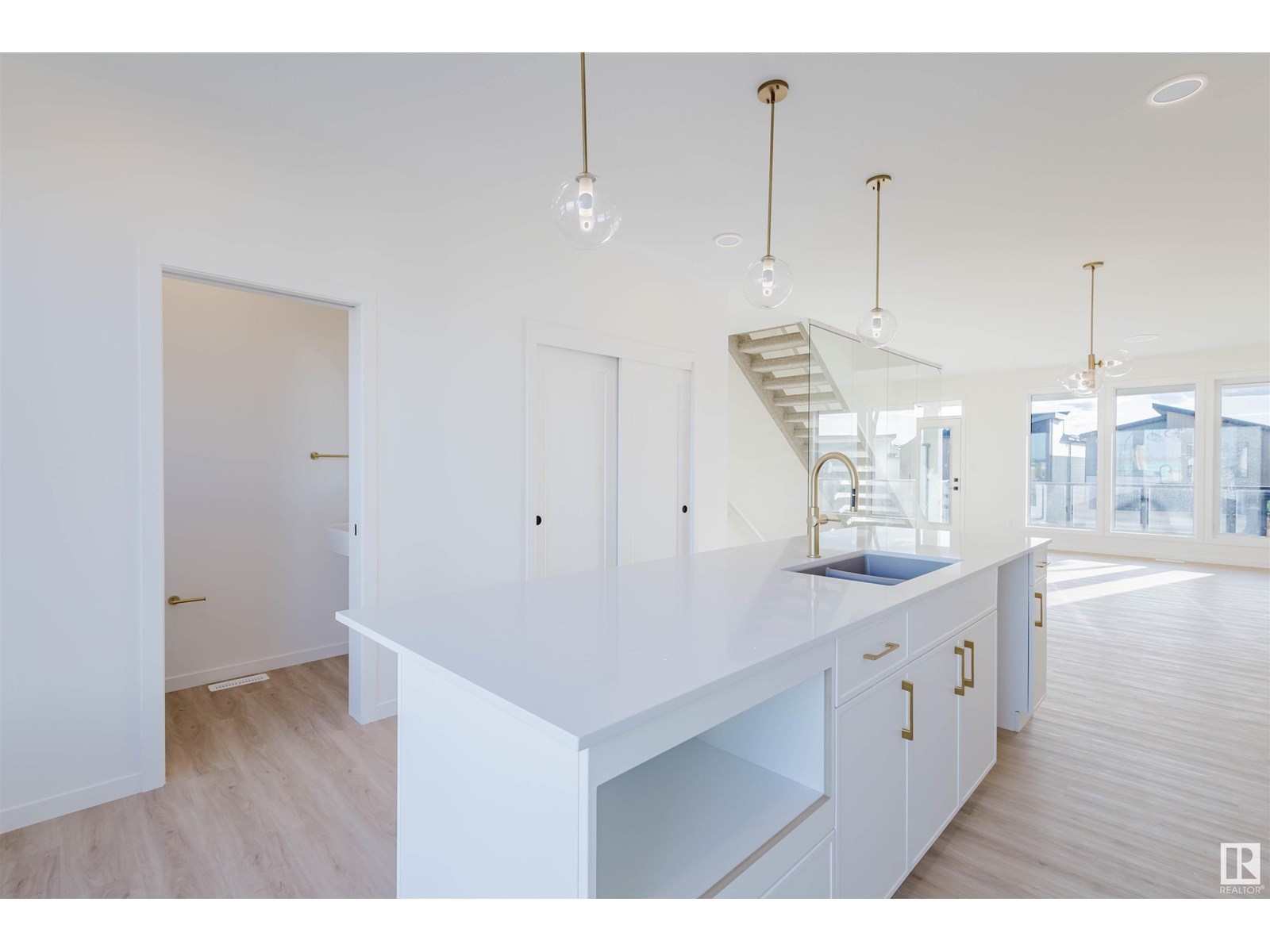 Photo 11 of 463 33 St Sw, Edmonton AB