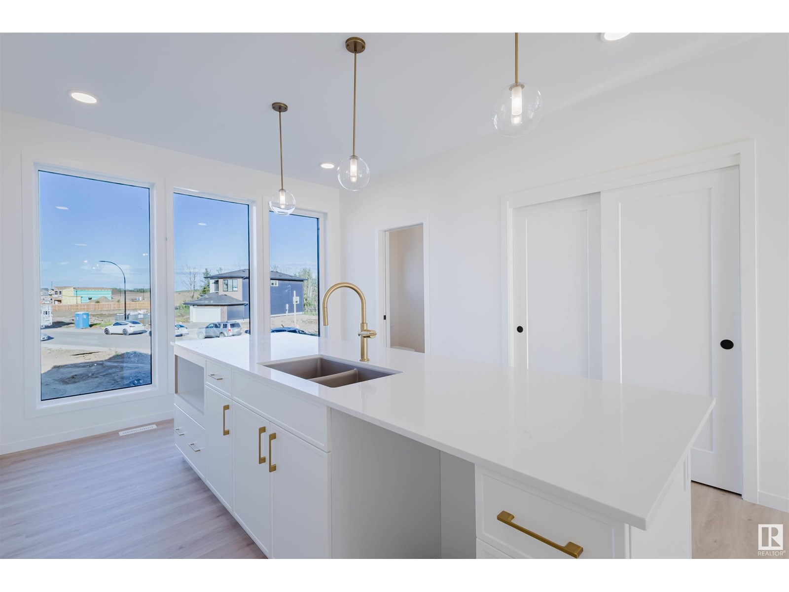 Photo 13 of 463 33 St Sw, Edmonton AB