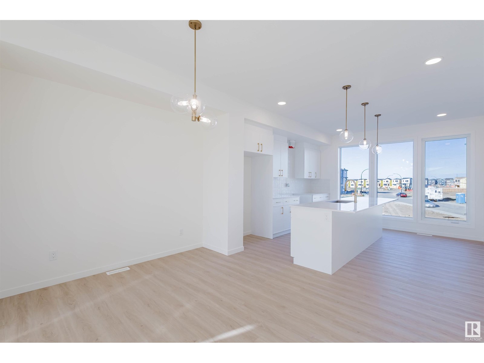 Photo 17 of 463 33 St Sw, Edmonton AB