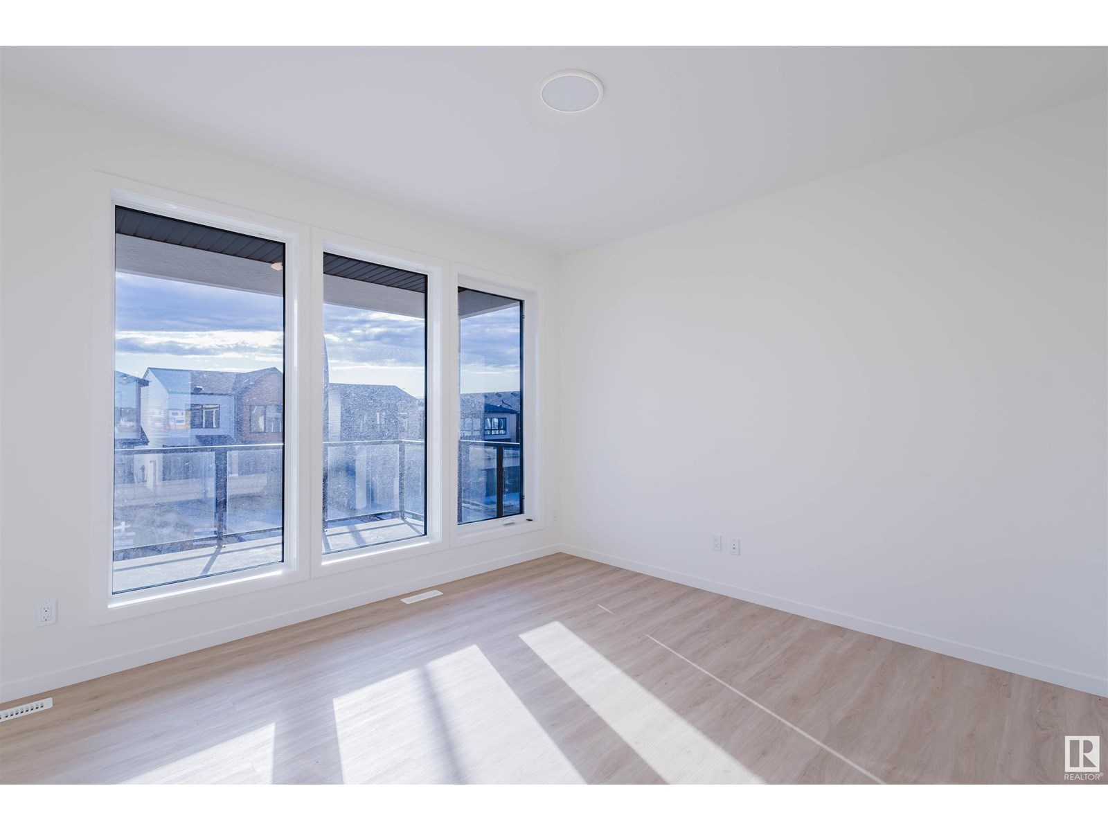 Photo 18 of 463 33 St Sw, Edmonton AB