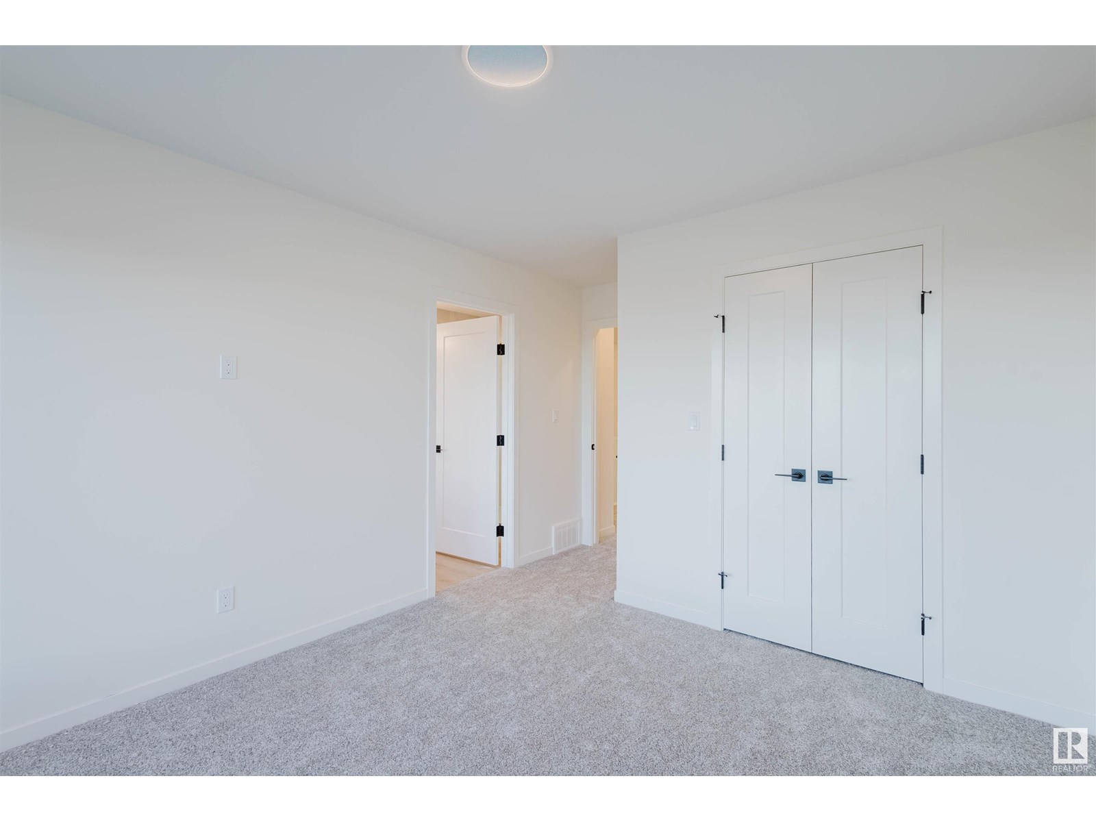 Photo 32 of 463 33 St Sw, Edmonton AB