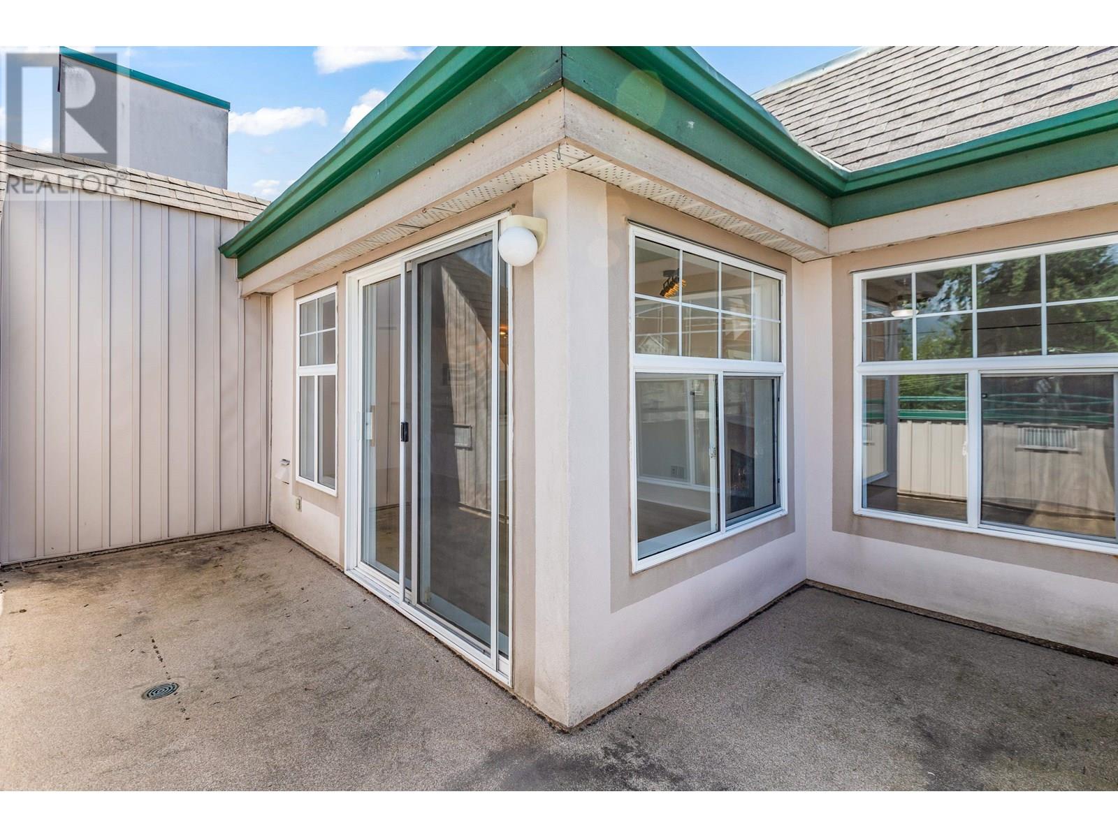 Photo 3 of 402 1618 Grant Avenue, Port Coquitlam BC