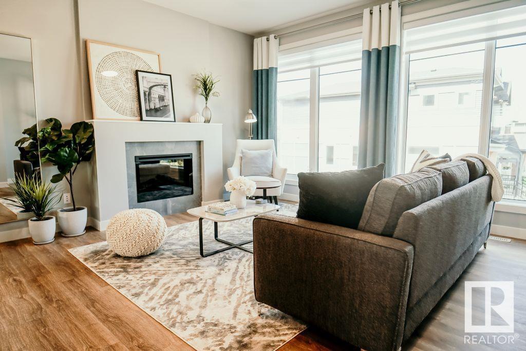 Photo 2 of 423 33 St Sw, Edmonton AB