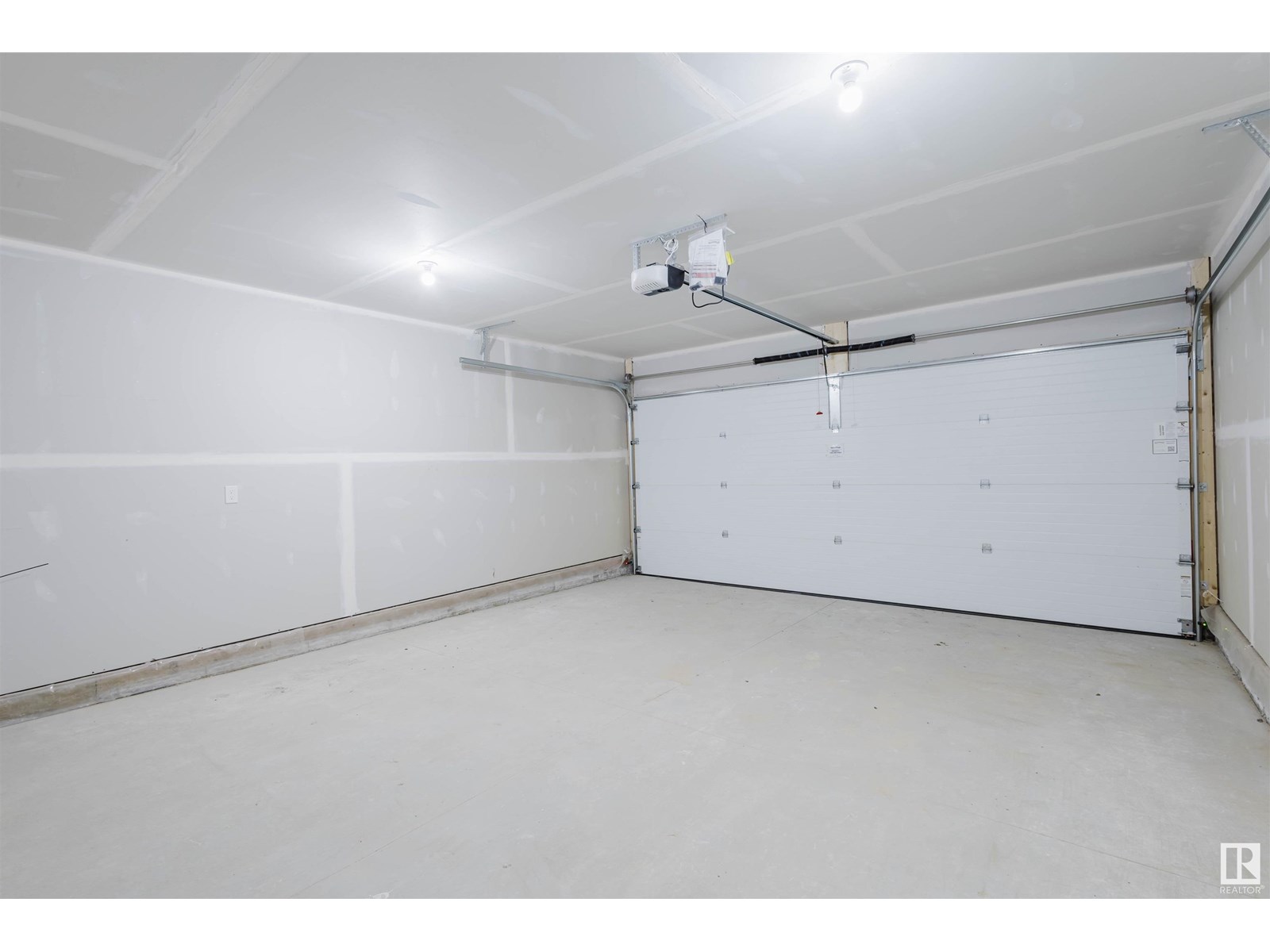 Photo 5 of 415 33 St Sw, Edmonton AB