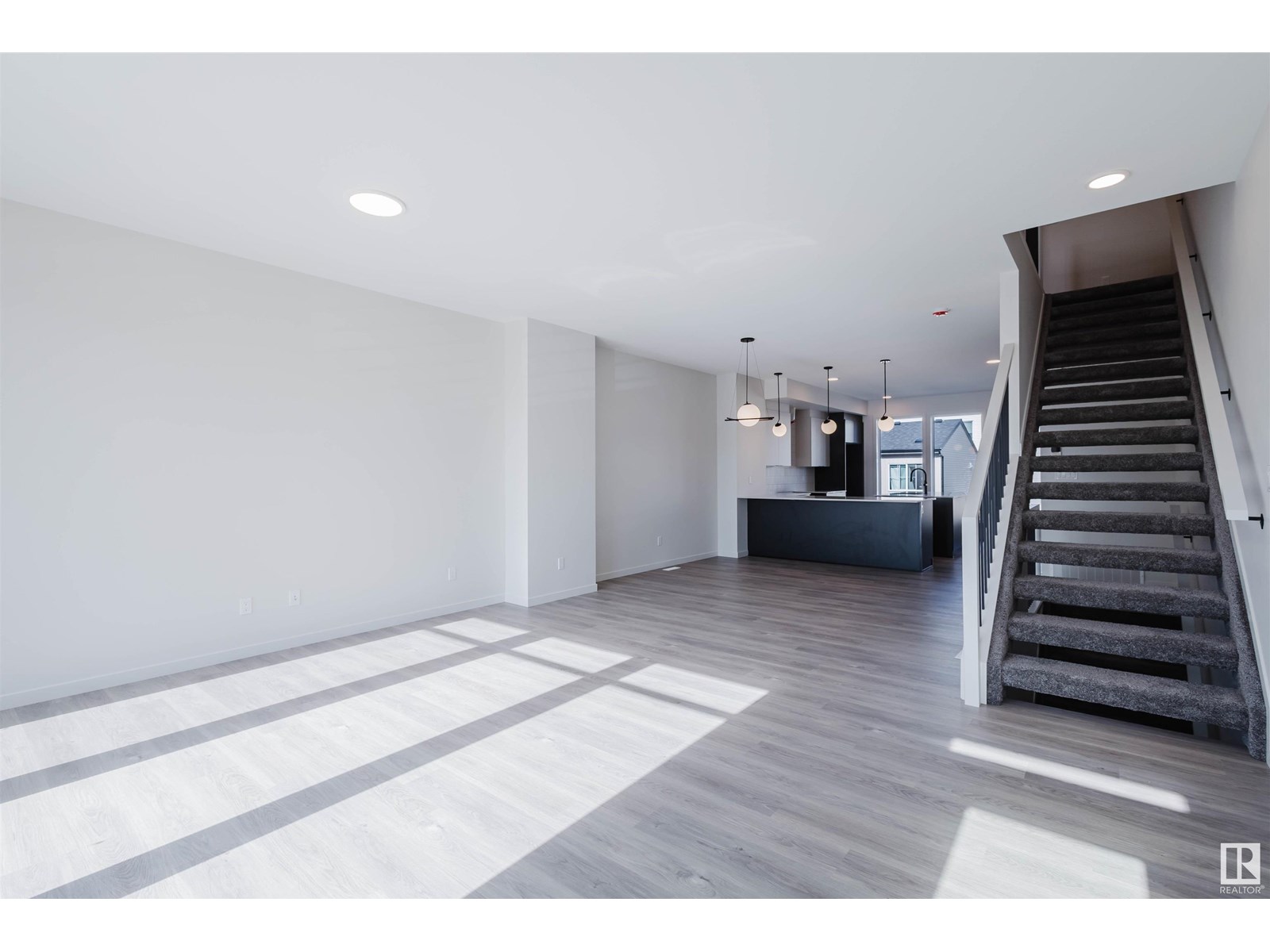 Photo 1 of 415 33 St Sw, Edmonton AB