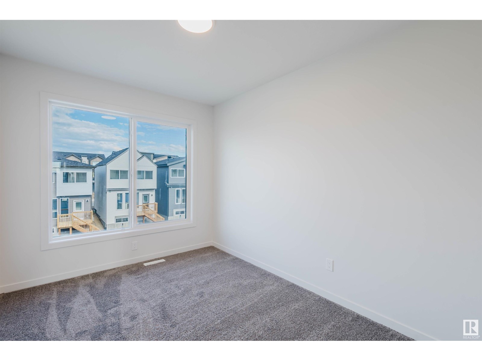 Photo 13 of 415 33 St Sw, Edmonton AB