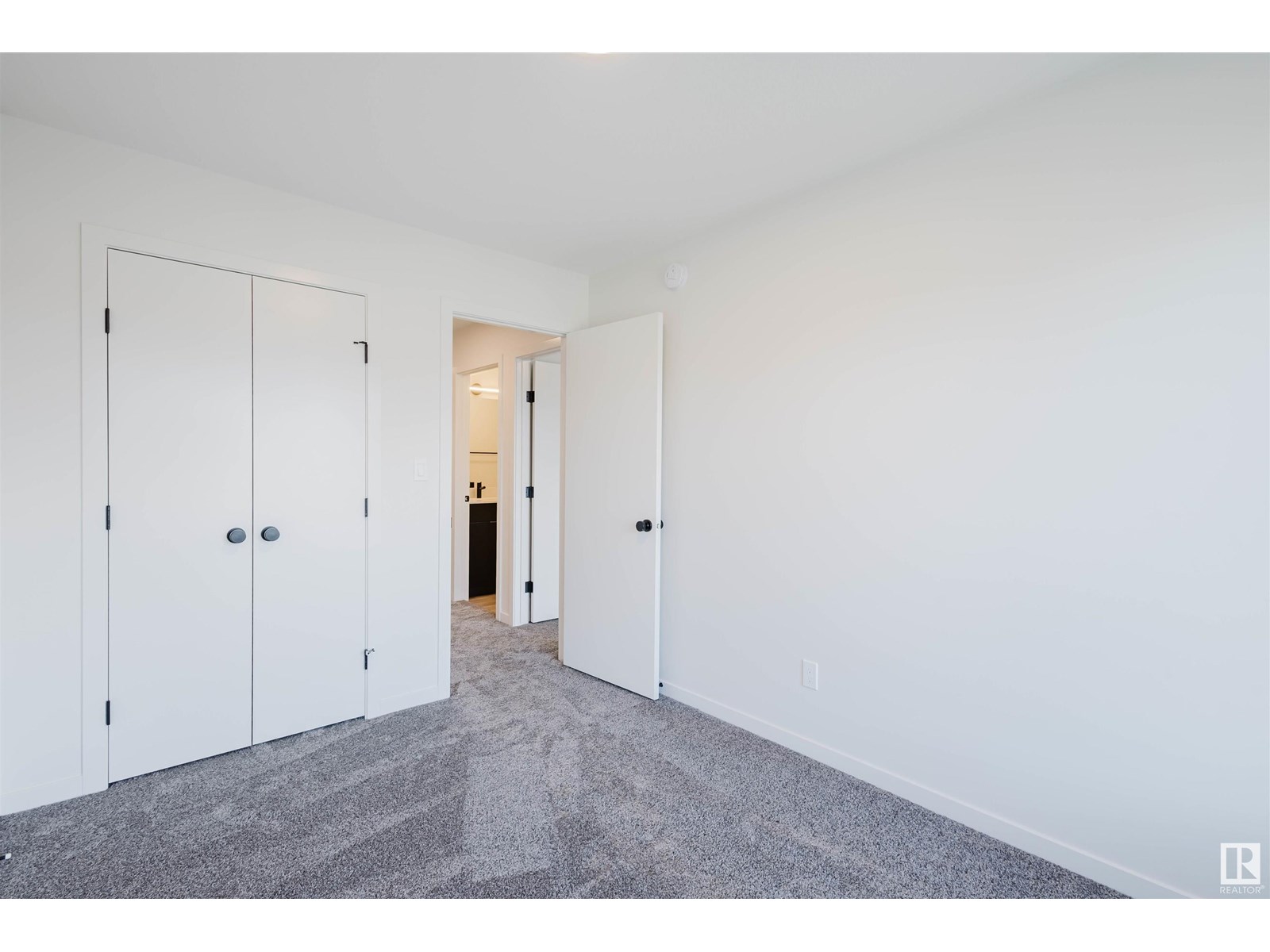 Photo 50 of 415 33 St Sw, Edmonton AB