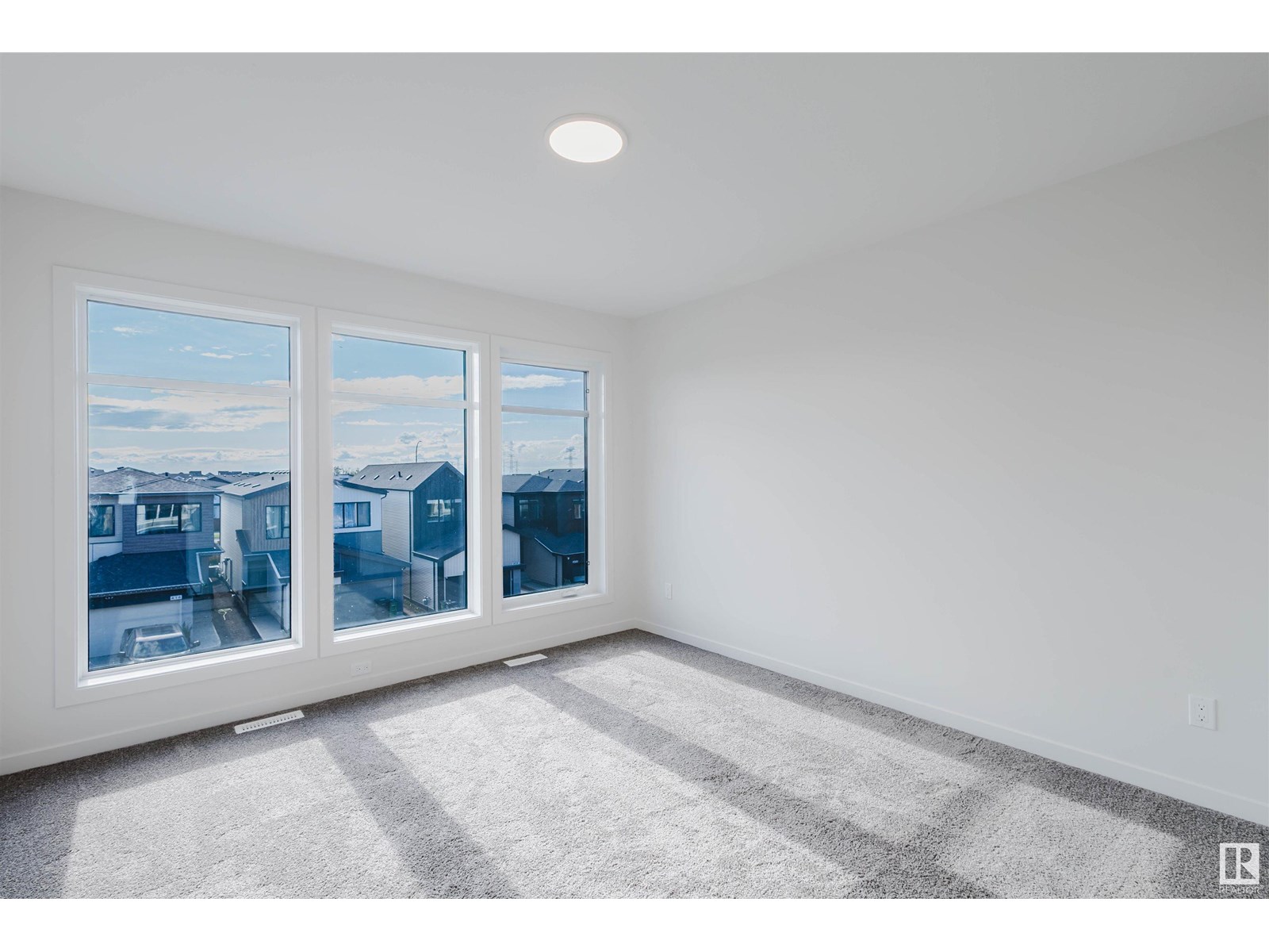 Photo 40 of 415 33 St Sw, Edmonton AB