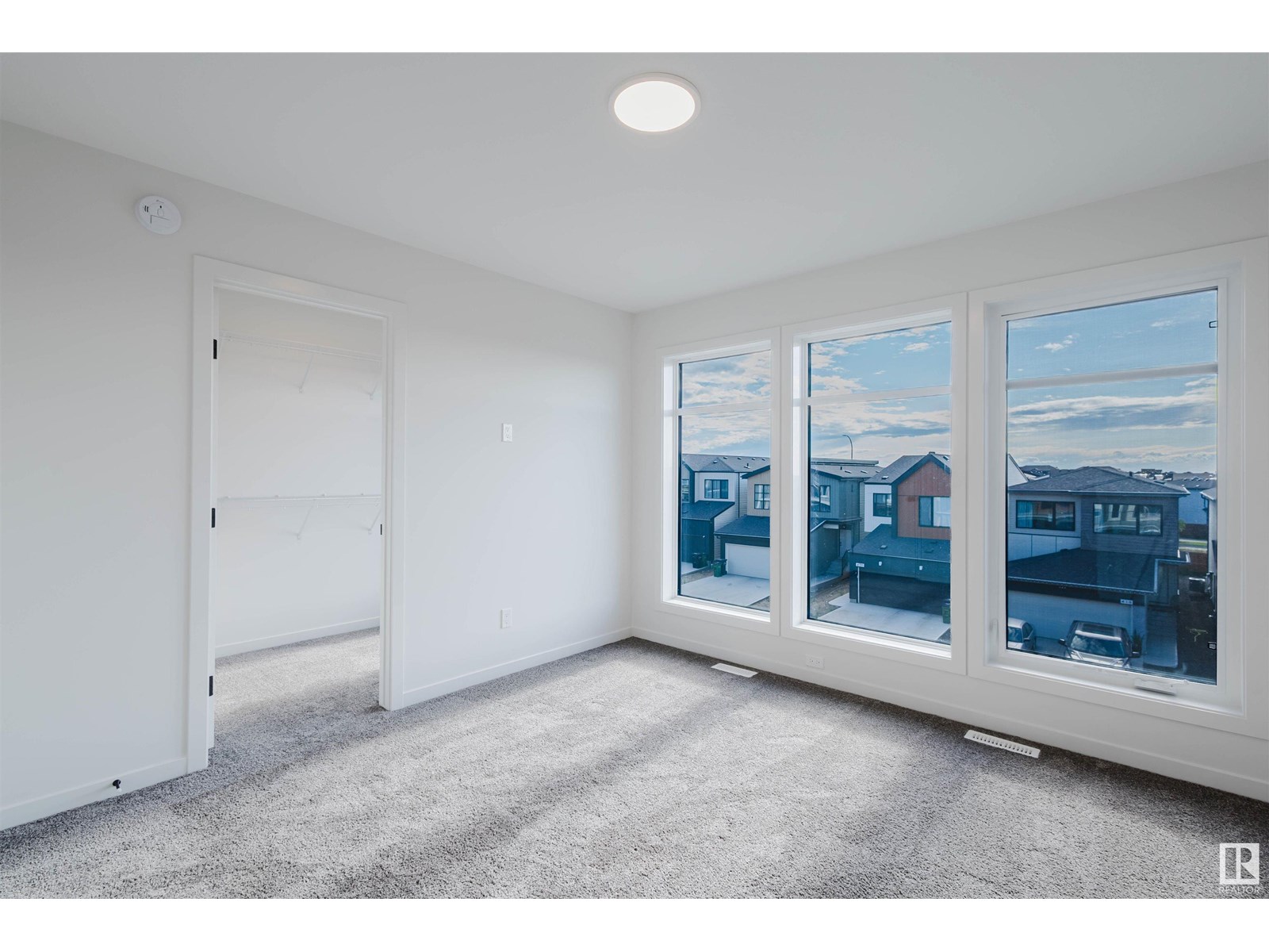 Photo 16 of 415 33 St Sw, Edmonton AB