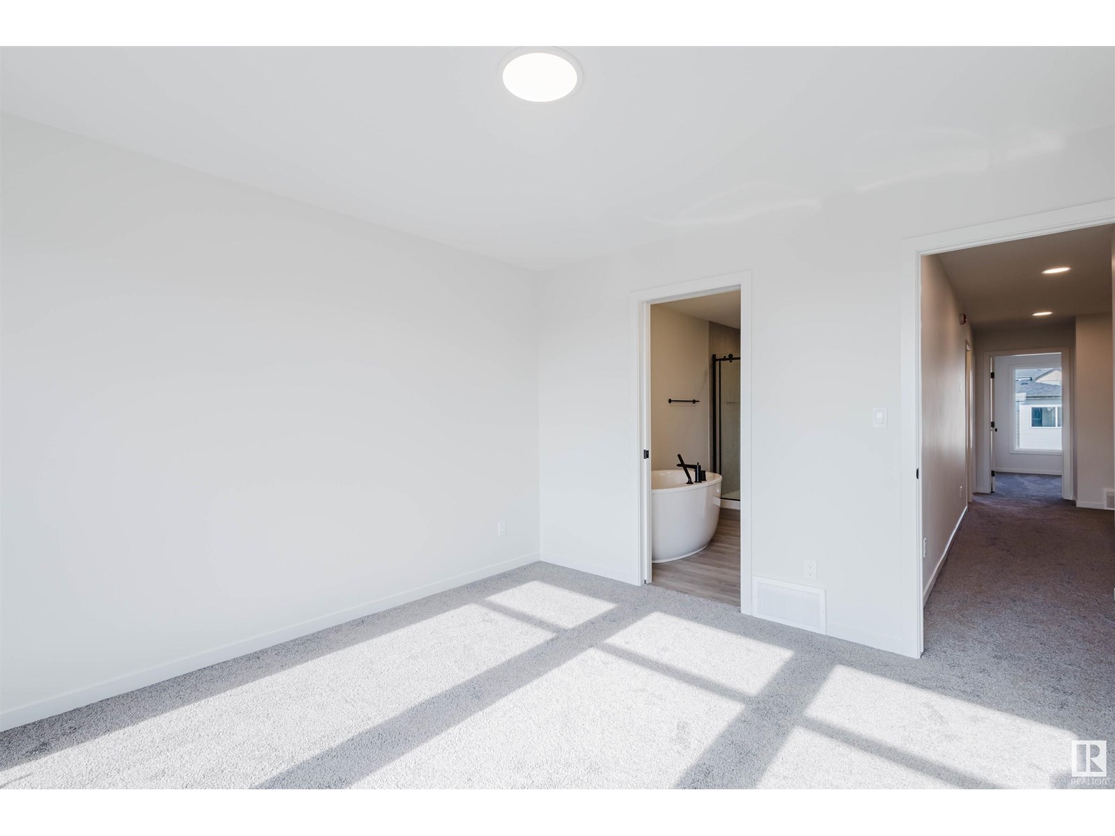 Photo 32 of 415 33 St Sw, Edmonton AB