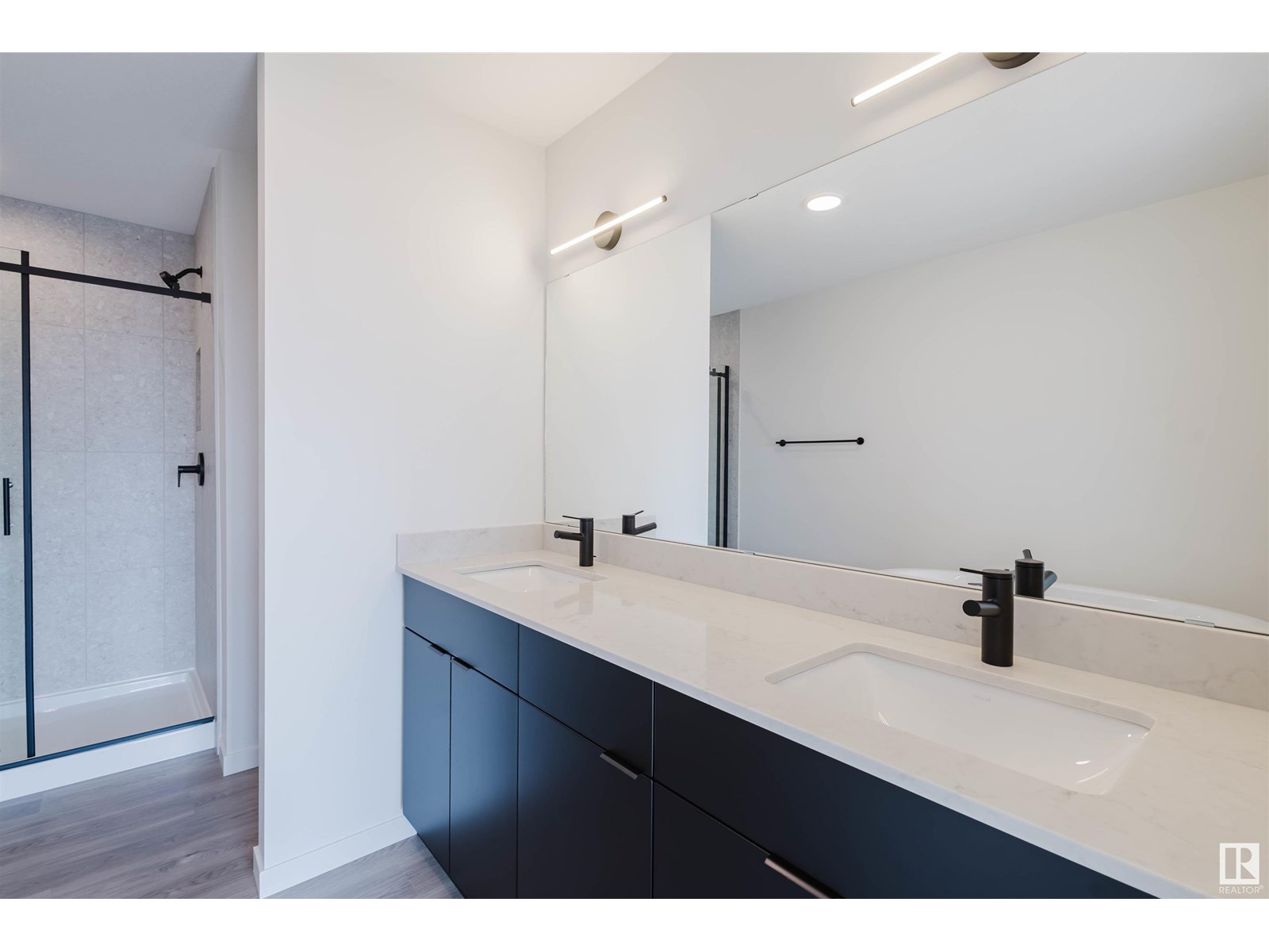 Photo 17 of 415 33 St Sw, Edmonton AB
