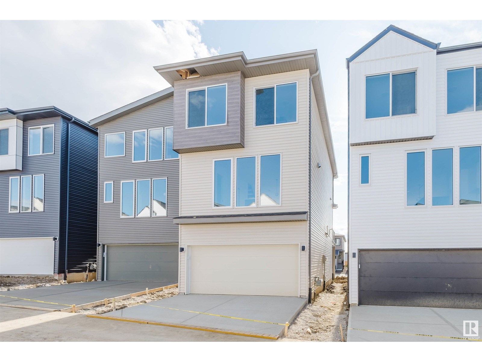 Photo 8 of 415 33 St Sw, Edmonton AB