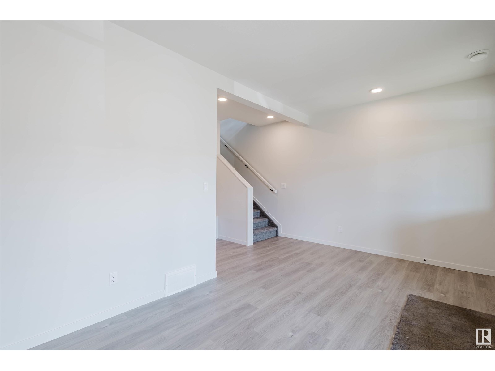 Photo 43 of 415 33 St Sw, Edmonton AB