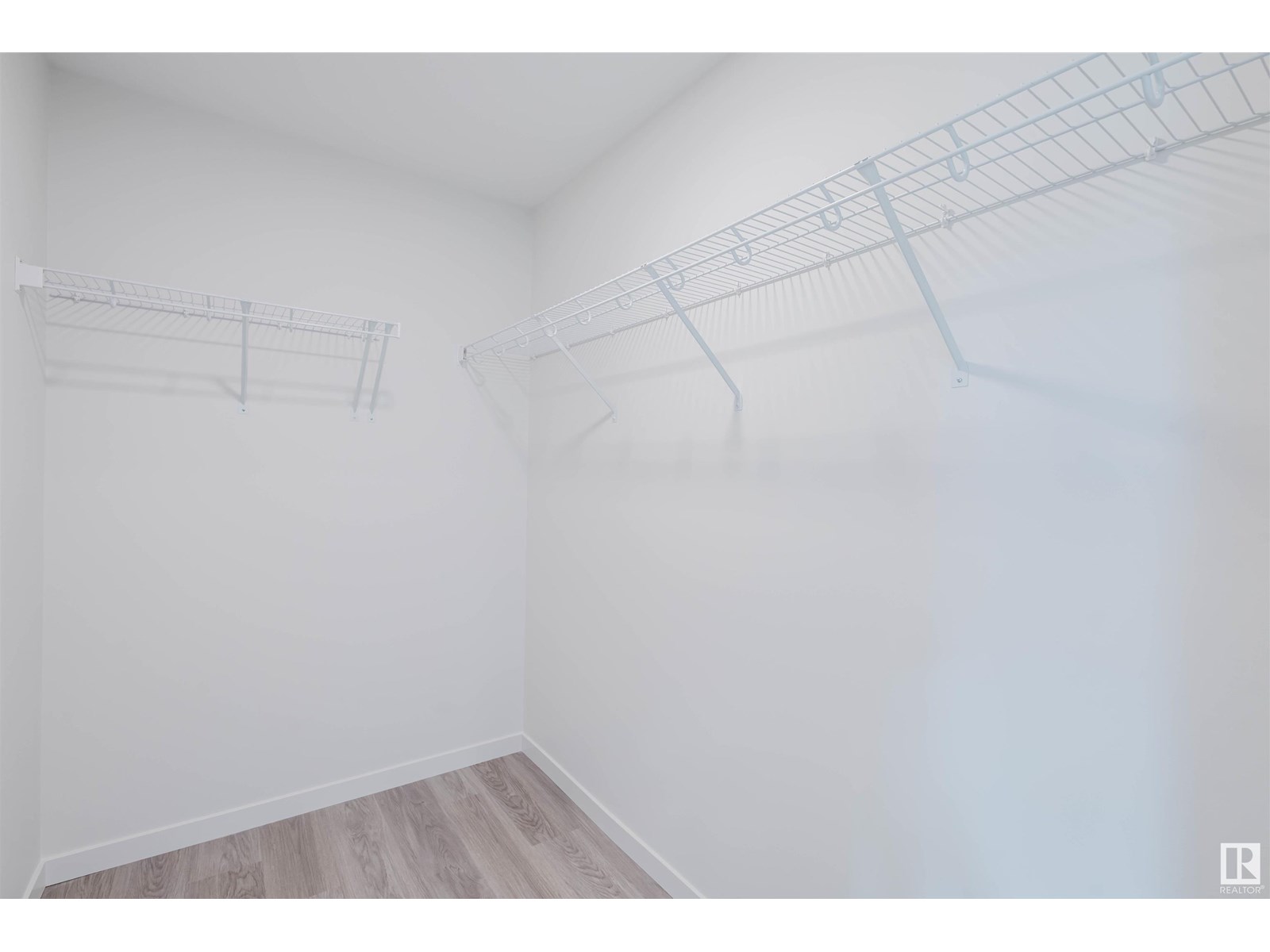 Photo 12 of 415 33 St Sw, Edmonton AB