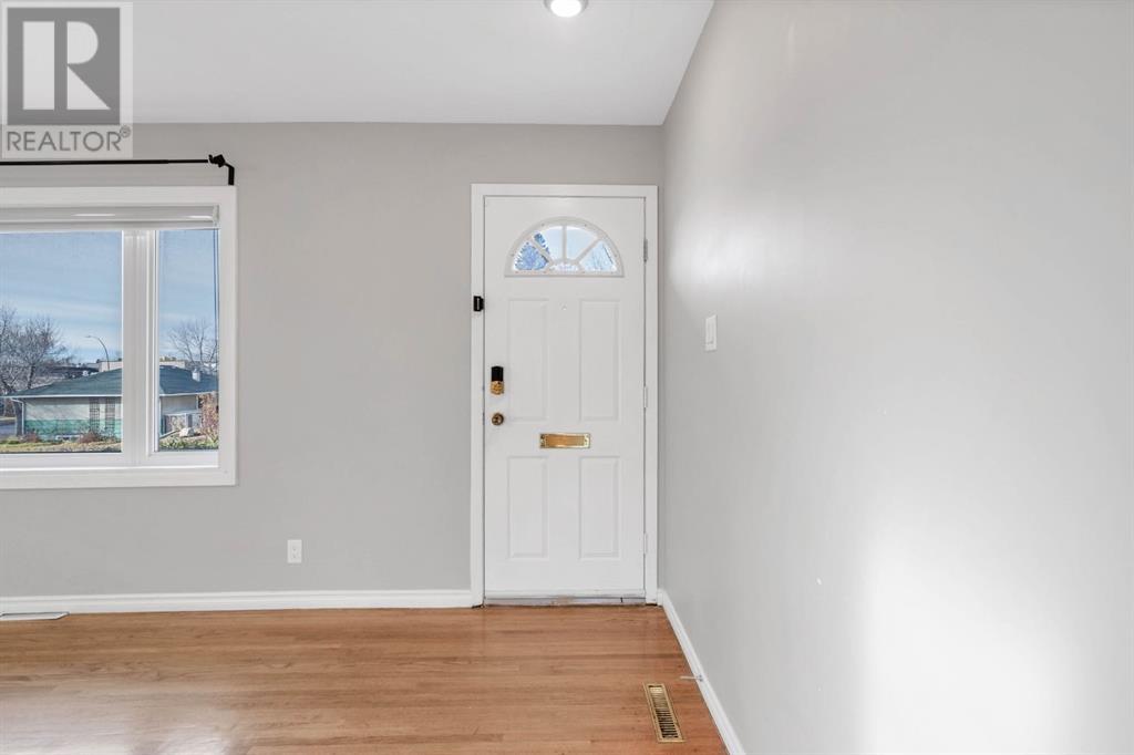 Single Family House Bungalow for Sale in  Cheltenham Road NW Collingwood Calgary 