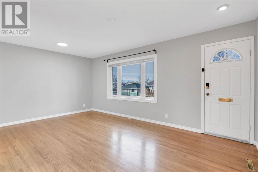 Single Family House Bungalow for Sale in  Cheltenham Road NW Collingwood Calgary 