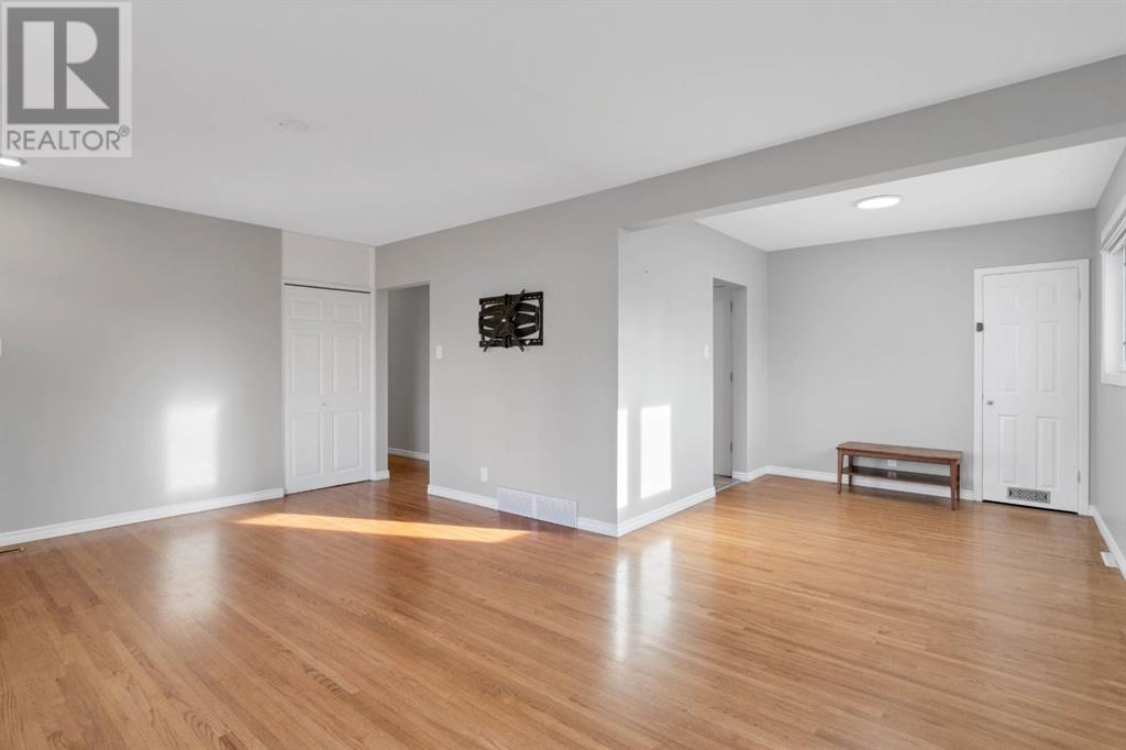 Single Family House Bungalow for Sale in  Cheltenham Road NW Collingwood Calgary 